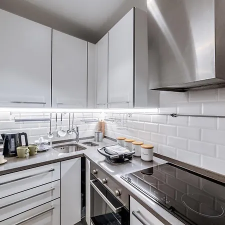 Saint Peter House Station Deluxe شقة *